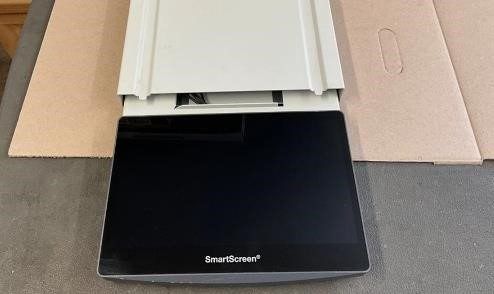 Karl Storz WM200 OR1 SmartScreen display, front view in original packaging